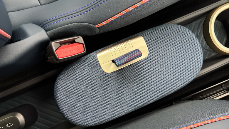 MINI Aceman 135kW E Classic 43kWh 5dr Auto Electric Hatchback